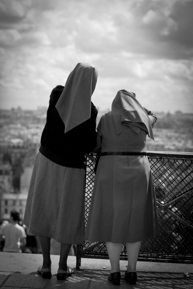 Nonnen in Paris_Lilaw Kawani